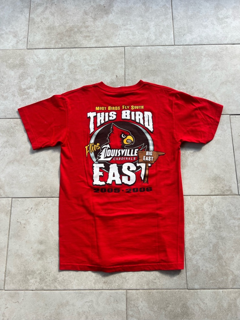 Louisville Cardinals
2005-2006 season Double sided
Graphic tee Size S